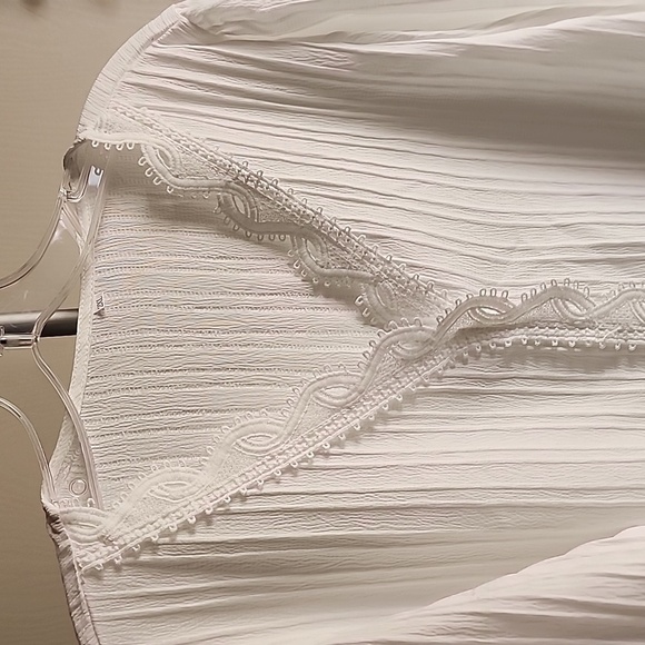 V-Neck Blouse, 2X, white, p2p 22,NWOT - Picture 6 of 9